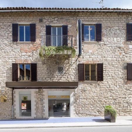 Hotel San Francesco E Il Lupo กุบบีโอ ภายนอก รูปภาพ