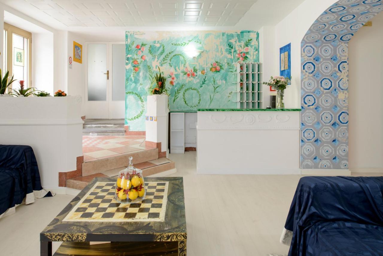 Hotel San Francesco E Il Lupo กุบบีโอ ภายนอก รูปภาพ