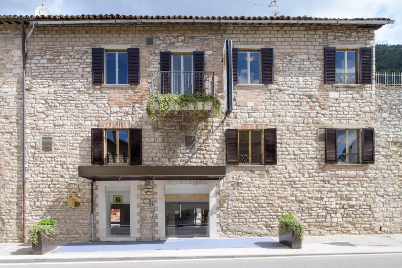 Hotel San Francesco E Il Lupo กุบบีโอ ภายนอก รูปภาพ