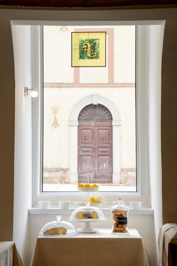 Hotel San Francesco E Il Lupo กุบบีโอ ภายนอก รูปภาพ
