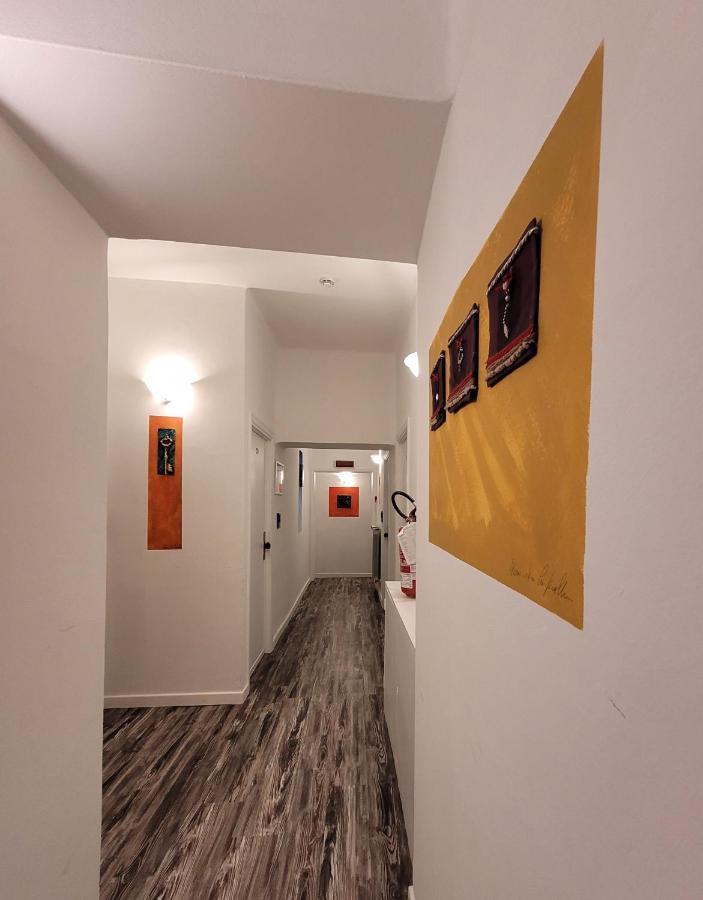 Hotel San Francesco E Il Lupo กุบบีโอ ภายนอก รูปภาพ