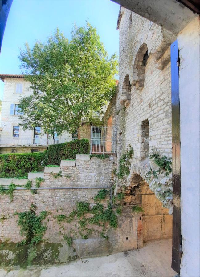 Hotel San Francesco E Il Lupo กุบบีโอ ภายนอก รูปภาพ