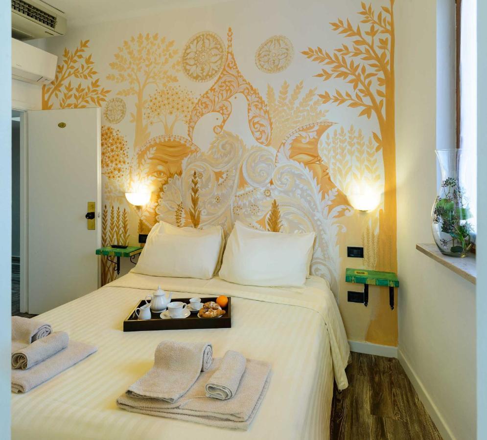 Hotel San Francesco E Il Lupo กุบบีโอ ภายนอก รูปภาพ