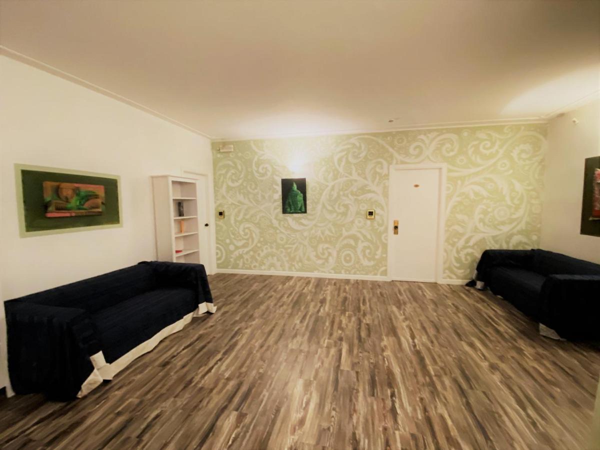 Hotel San Francesco E Il Lupo กุบบีโอ ภายนอก รูปภาพ