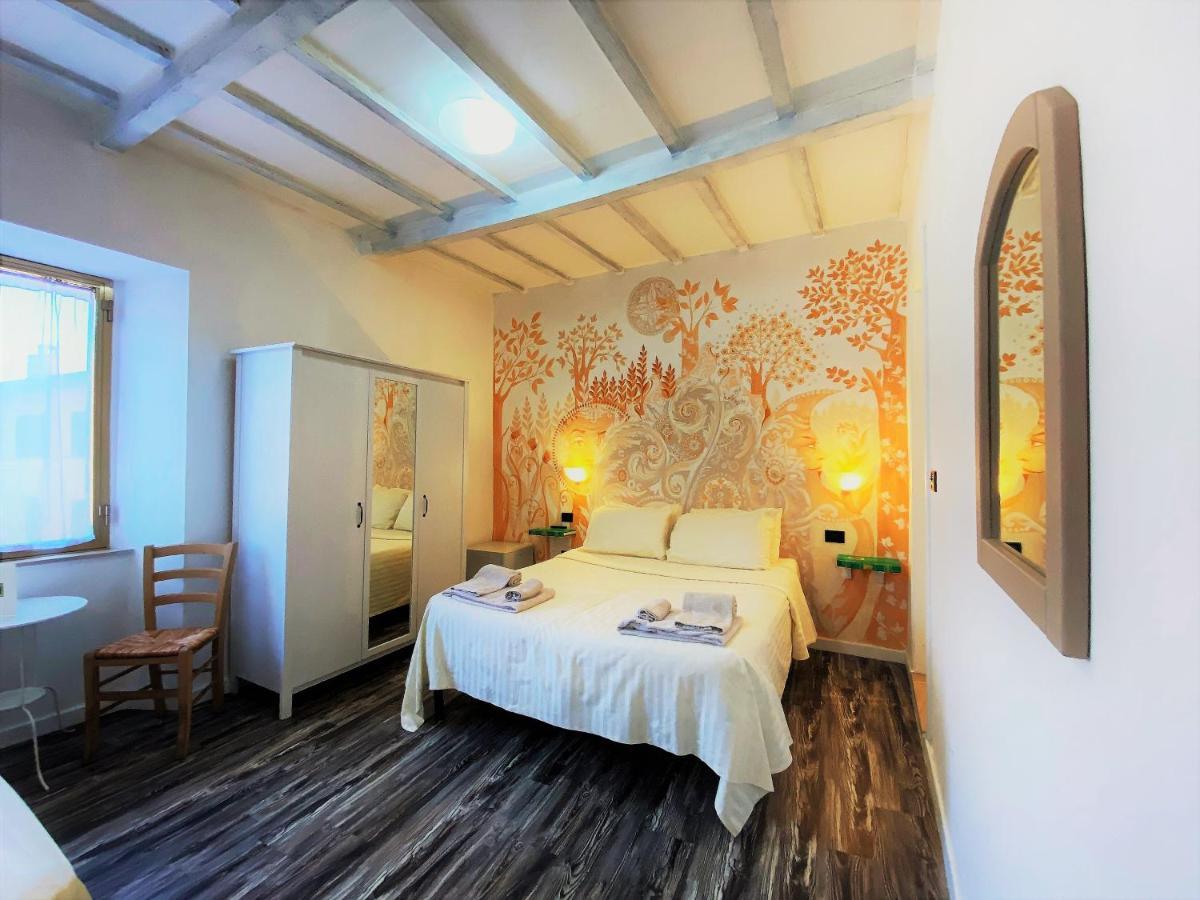 Hotel San Francesco E Il Lupo กุบบีโอ ภายนอก รูปภาพ
