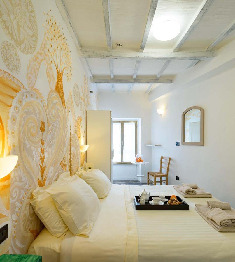 Hotel San Francesco E Il Lupo กุบบีโอ ภายนอก รูปภาพ