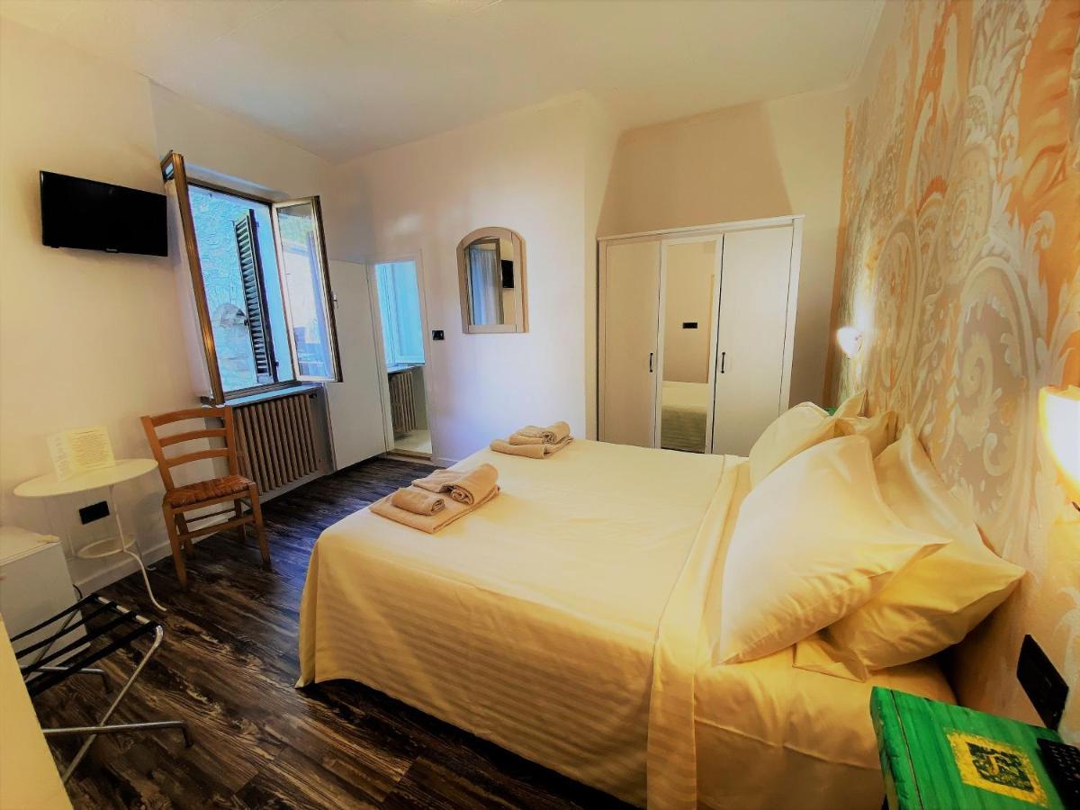 Hotel San Francesco E Il Lupo กุบบีโอ ภายนอก รูปภาพ