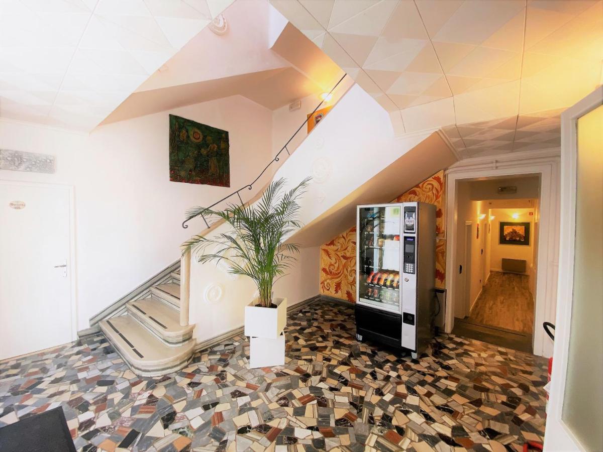 Hotel San Francesco E Il Lupo กุบบีโอ ภายนอก รูปภาพ