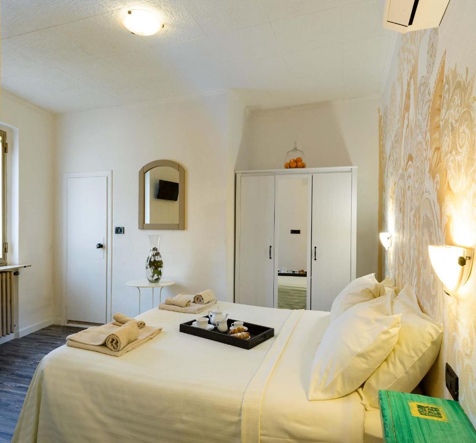 Hotel San Francesco E Il Lupo กุบบีโอ ภายนอก รูปภาพ