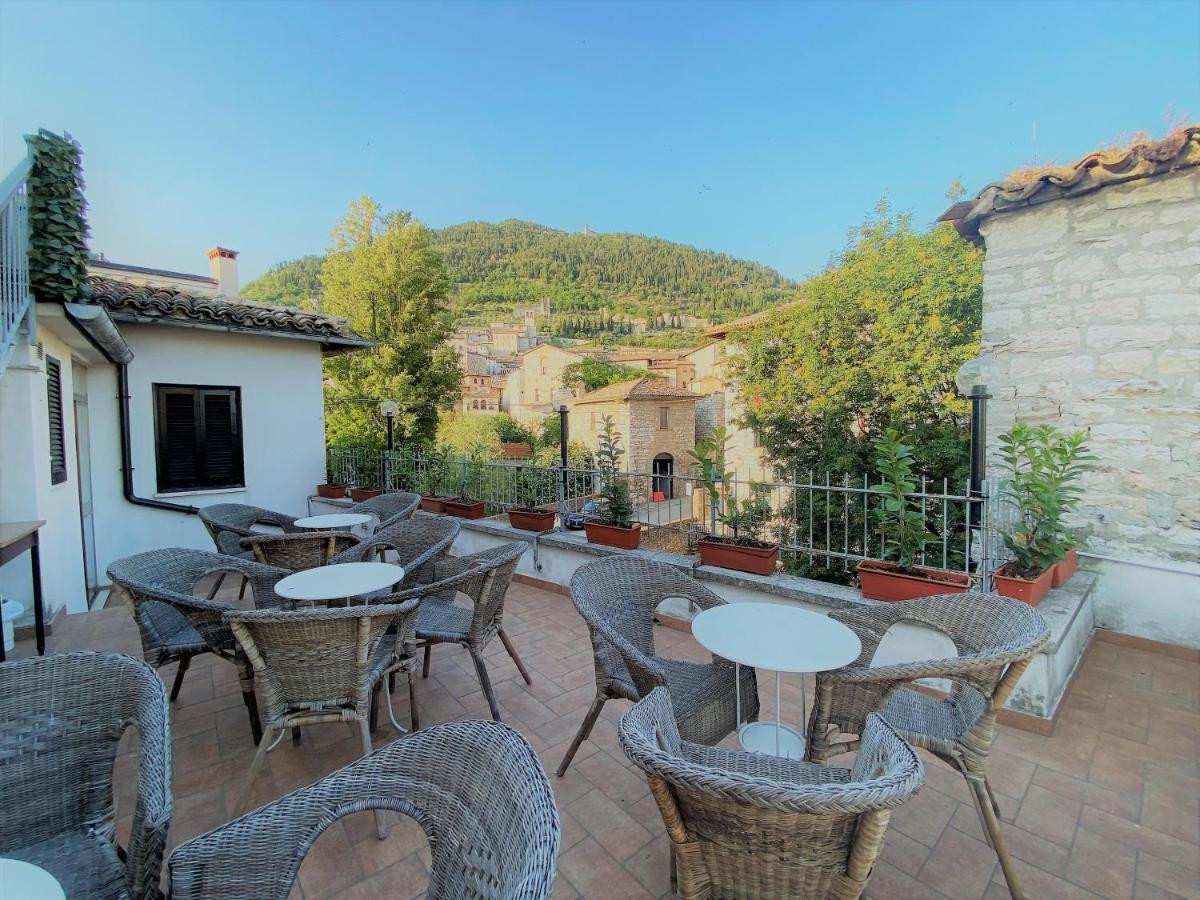 Hotel San Francesco E Il Lupo กุบบีโอ ภายนอก รูปภาพ